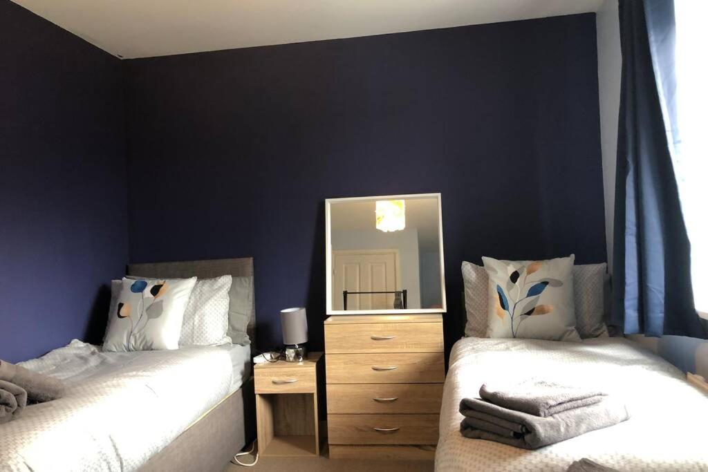 Dudley House **Staycation & Contractors** Sleeps 7 Tipton Exterior photo