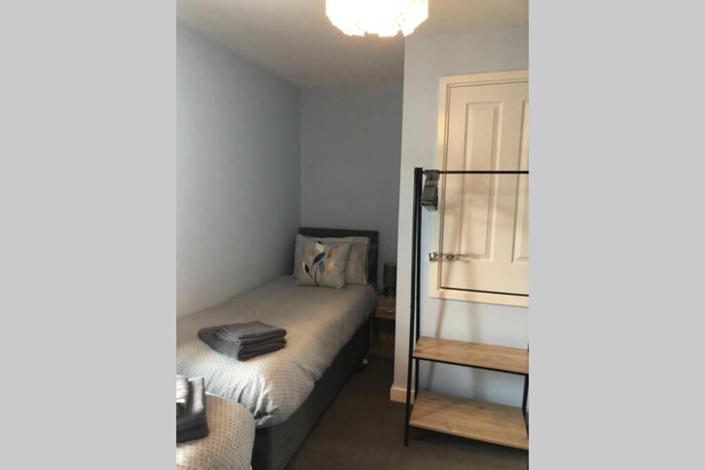 Dudley House **Staycation & Contractors** Sleeps 7 Tipton Exterior photo