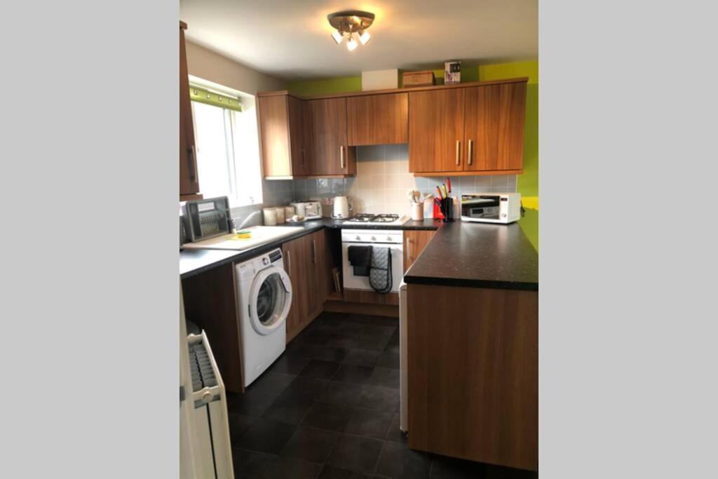 Dudley House **Staycation & Contractors** Sleeps 7 Tipton Exterior photo