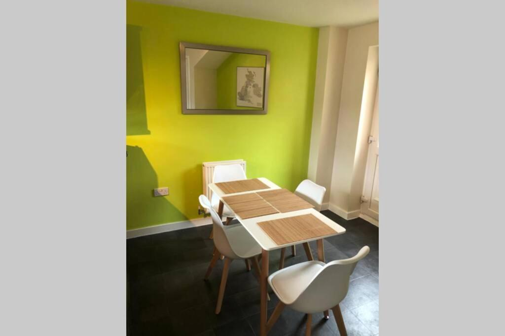 Dudley House **Staycation & Contractors** Sleeps 7 Tipton Exterior photo