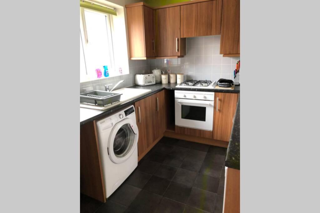 Dudley House **Staycation & Contractors** Sleeps 7 Tipton Exterior photo
